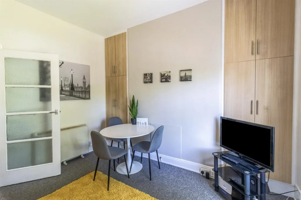 3 bedroom flat for rent