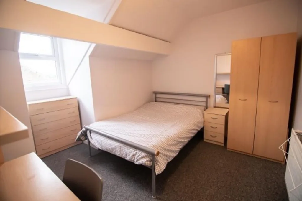 6 bedroom terraced house for rent