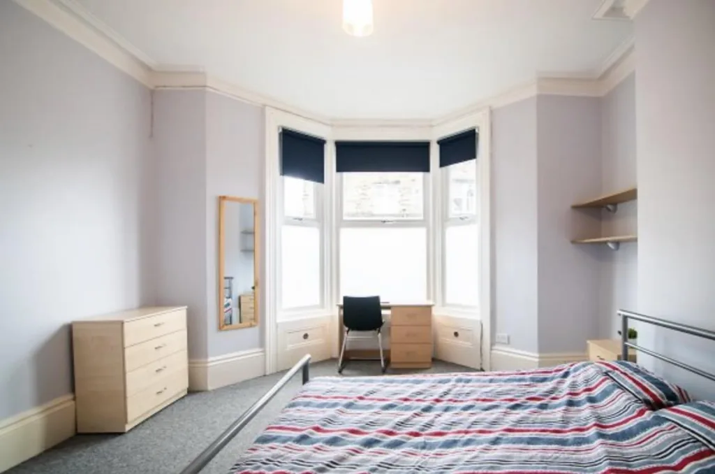 6 bedroom terraced house for rent