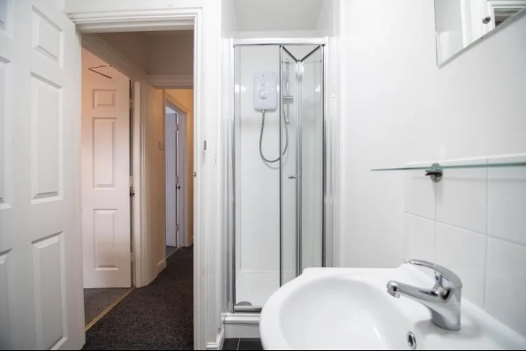 6 bedroom terraced house for rent