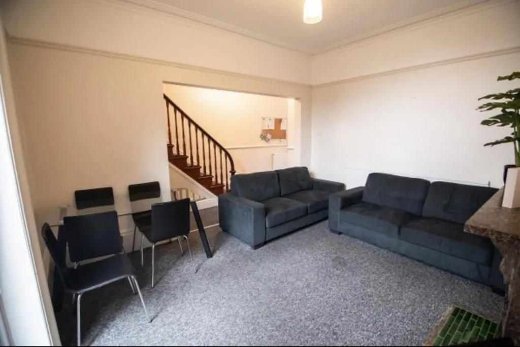 6 bedroom terraced house for rent
