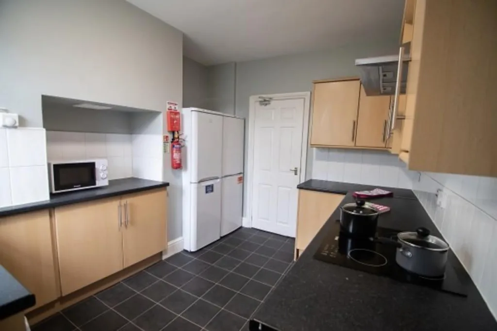 6 bedroom terraced house for rent