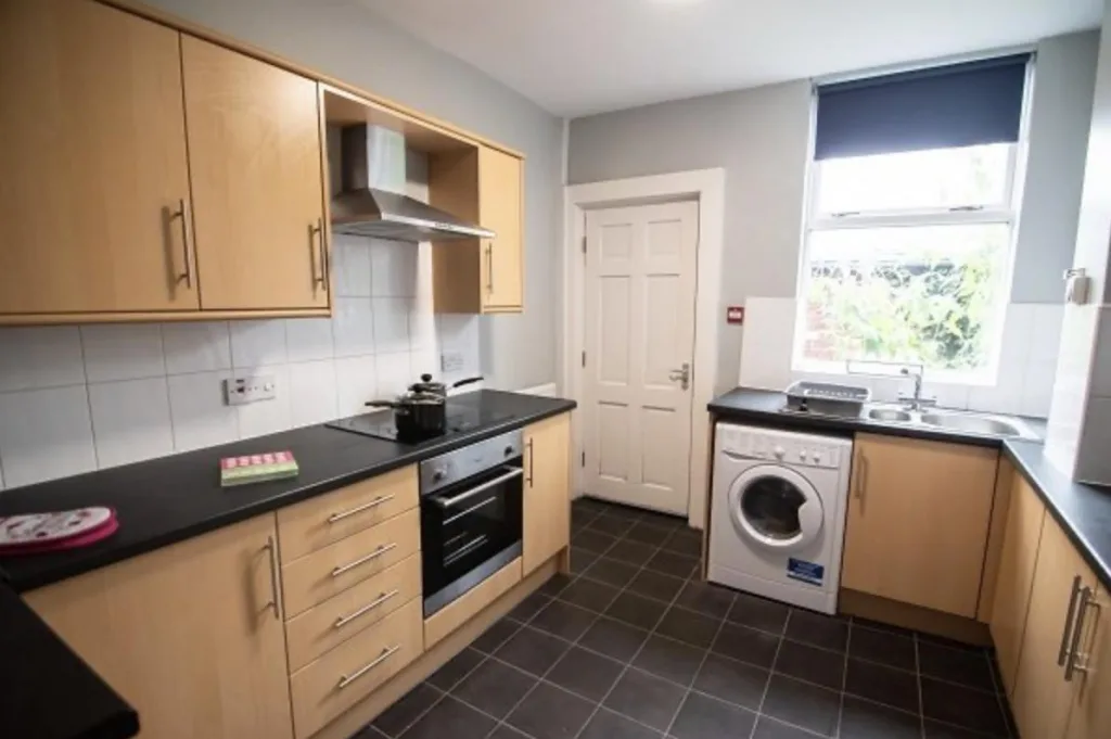 6 bedroom terraced house for rent