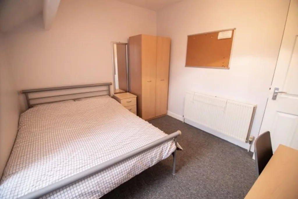 6 bedroom terraced house for rent