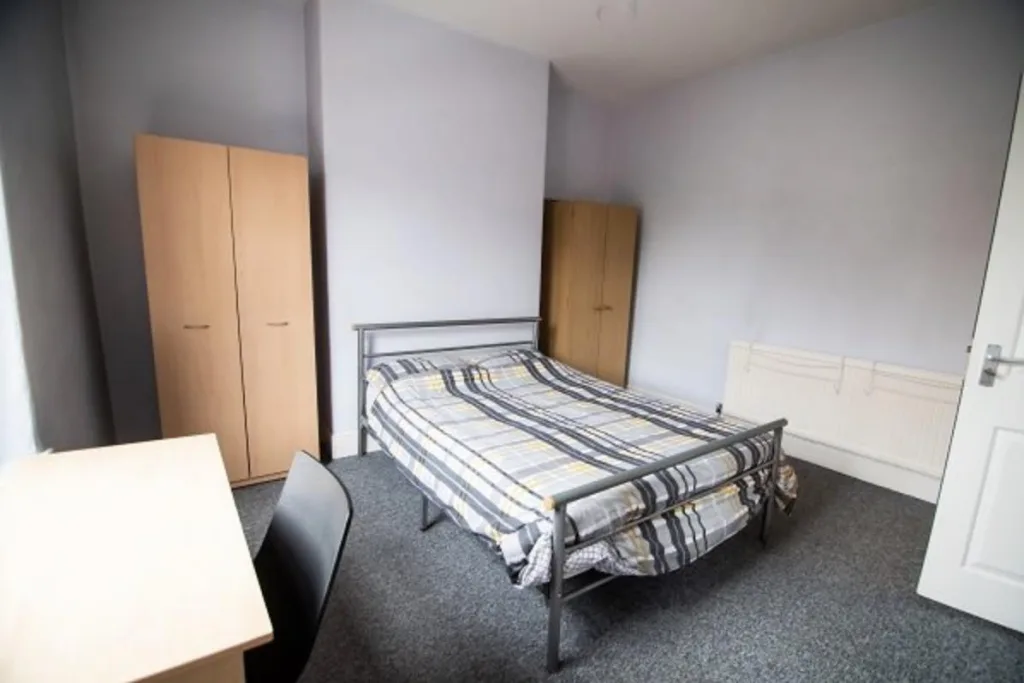 6 bedroom terraced house for rent