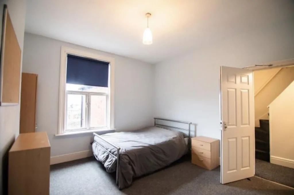 6 bedroom terraced house for rent