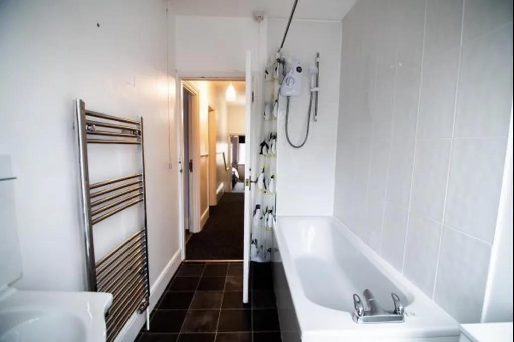 6 bedroom terraced house for rent