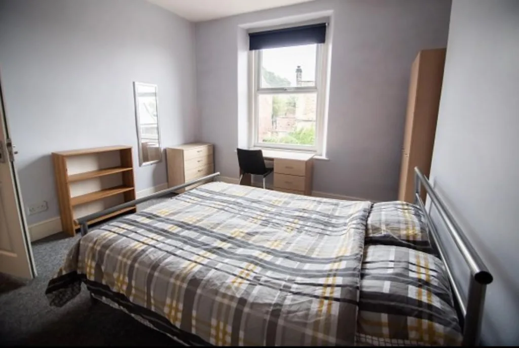6 bedroom terraced house for rent