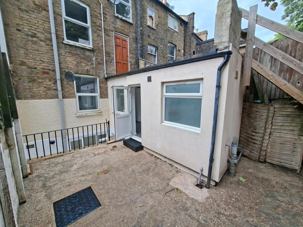 2 bedroom ground floor maisonette for rent