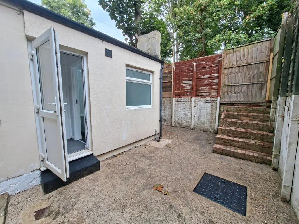 2 bedroom ground floor maisonette for rent