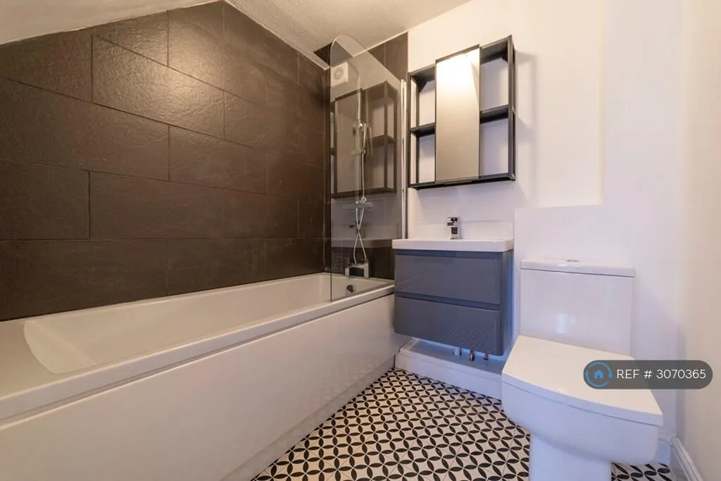 1 bedroom maisonette for rent