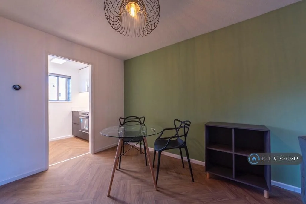 1 bedroom maisonette for rent