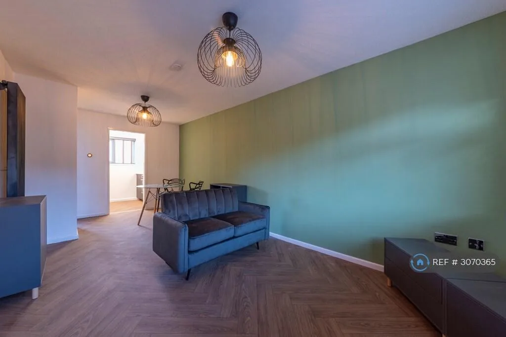 1 bedroom maisonette for rent