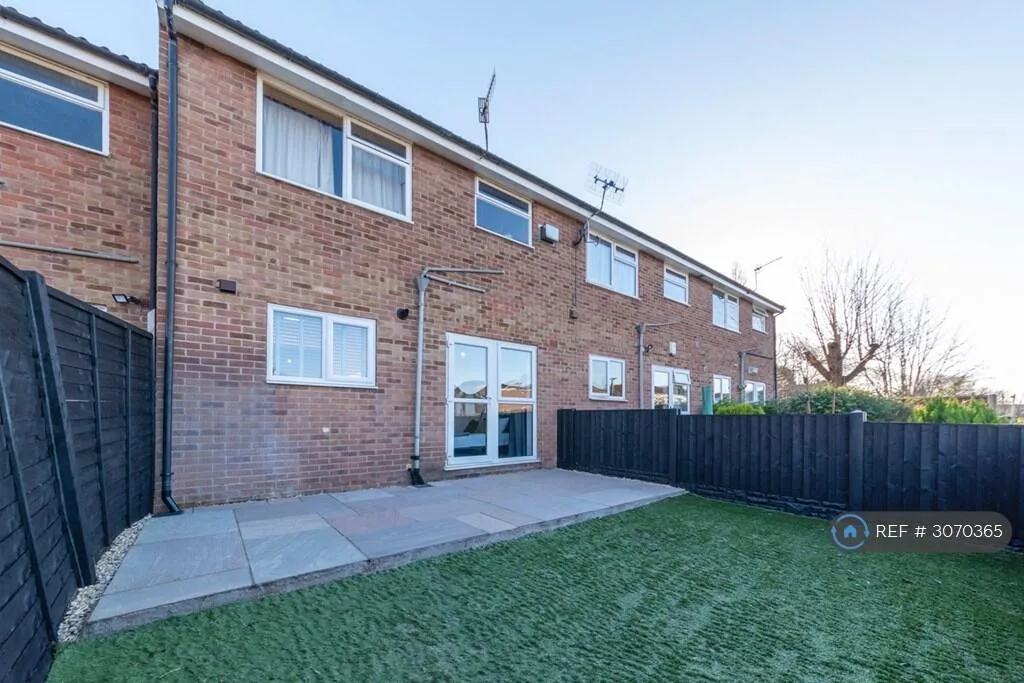 1 bedroom maisonette for rent