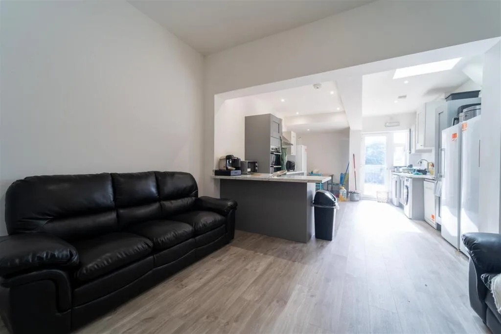 5 bedroom house for rent