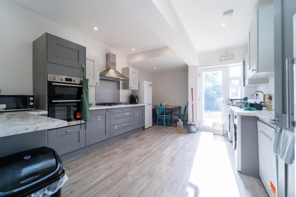 5 bedroom house for rent