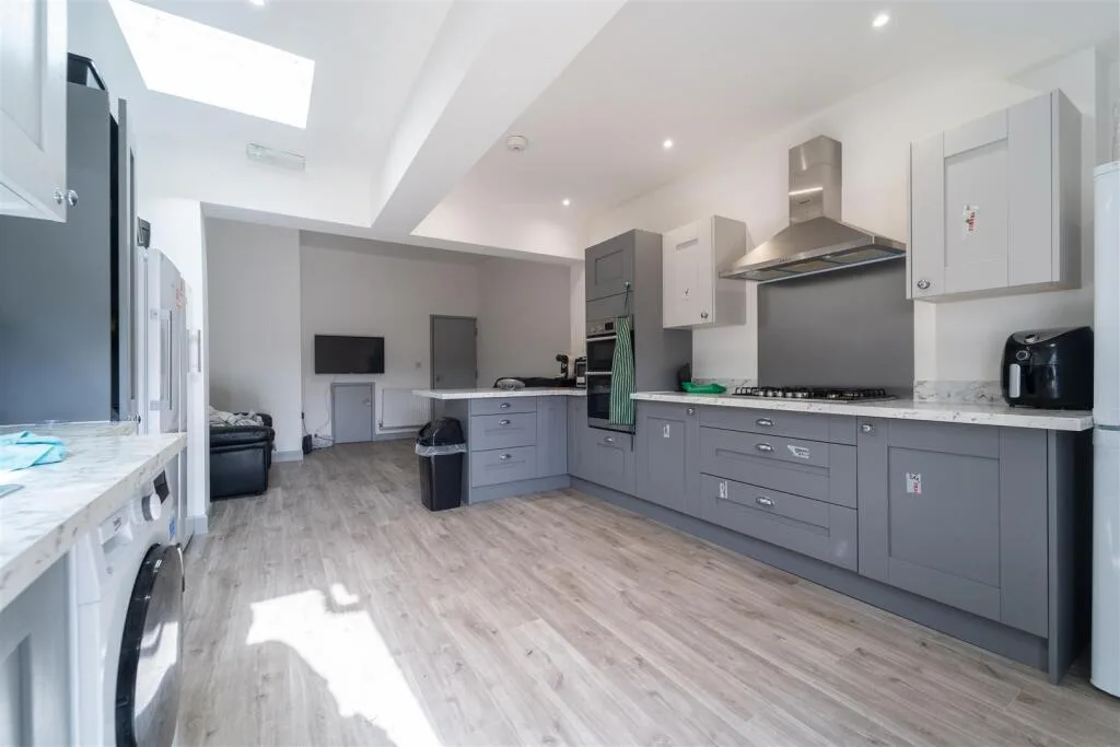 5 bedroom house for rent