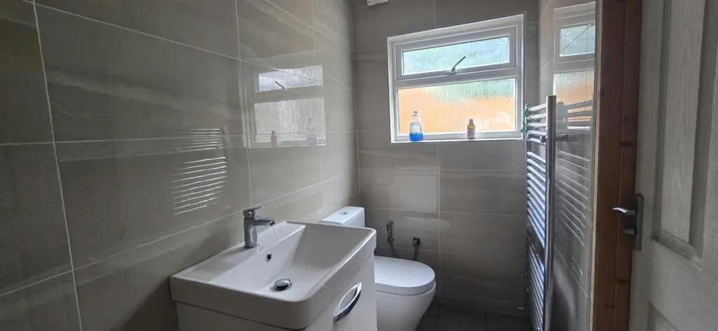 3 bedroom semi-detached house for rent