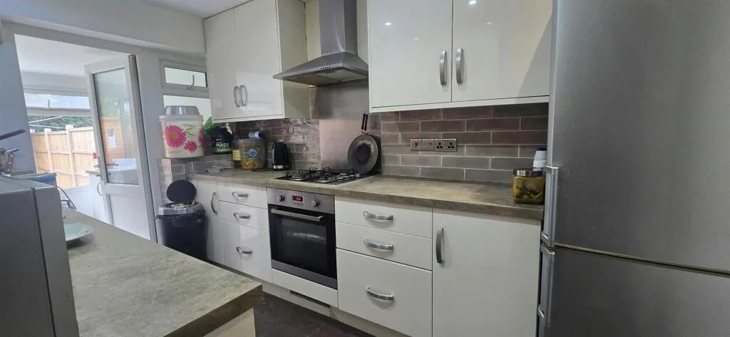 3 bedroom semi-detached house for rent