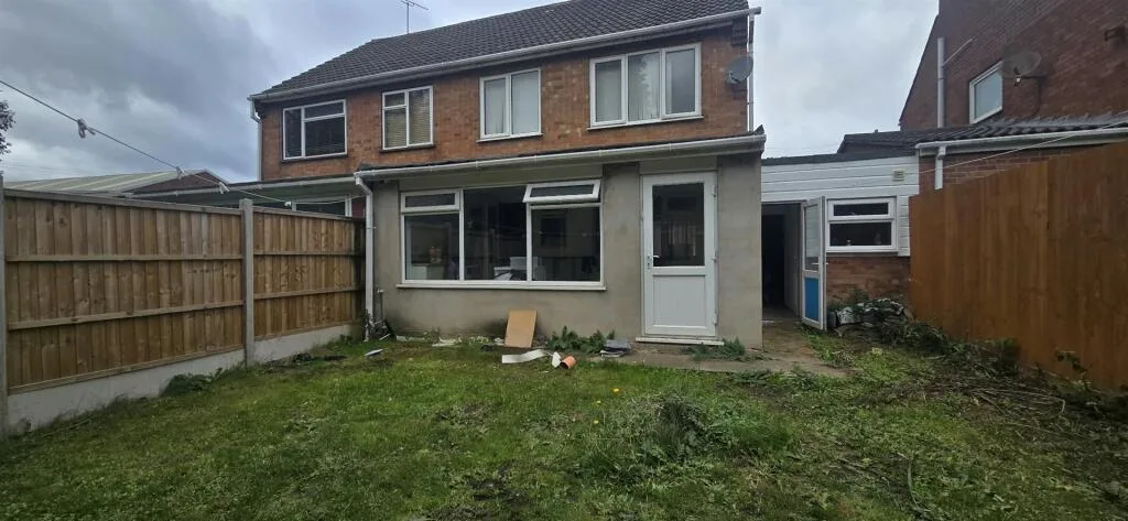 3 bedroom semi-detached house for rent