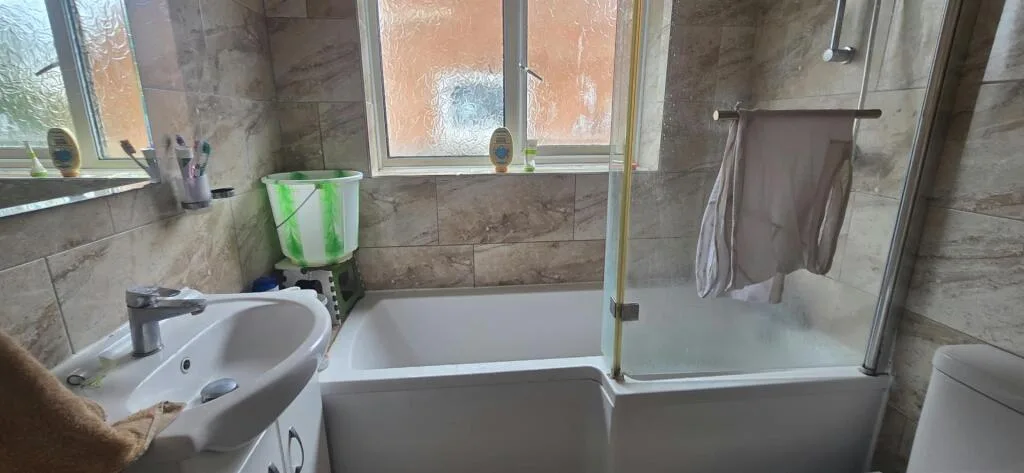 3 bedroom semi-detached house for rent