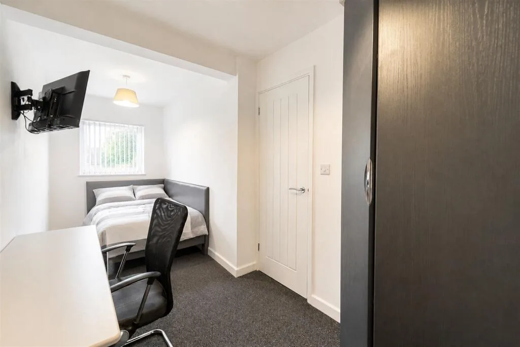 5 bedroom house for rent