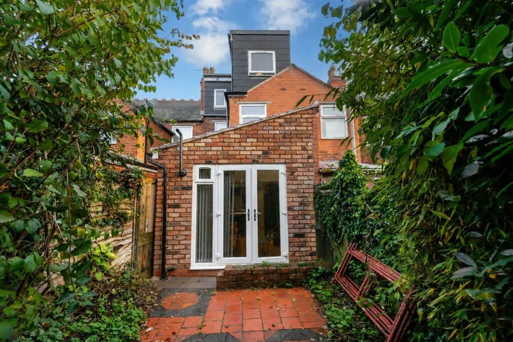 5 bedroom house for rent