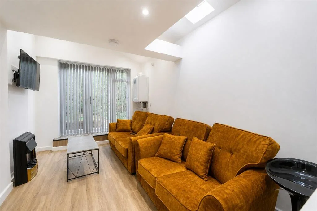 5 bedroom house for rent