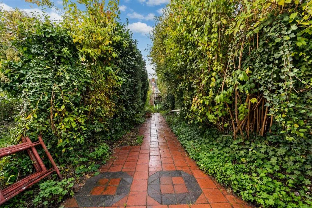 5 bedroom house for rent