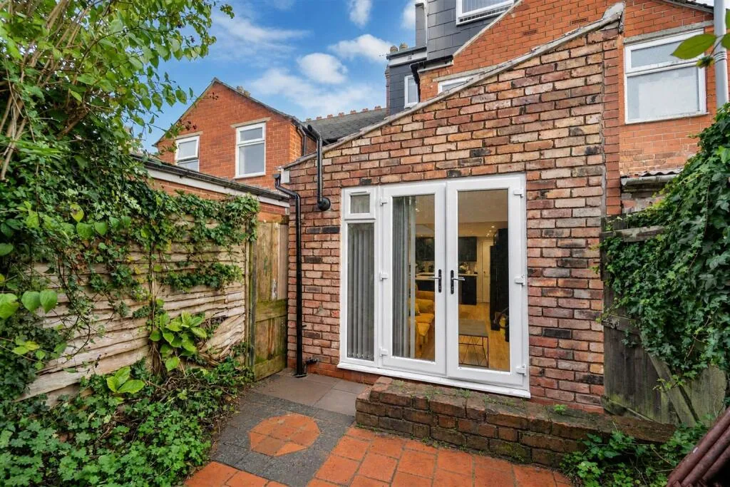 5 bedroom house for rent