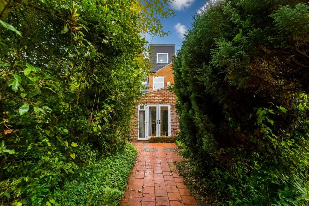 5 bedroom house for rent
