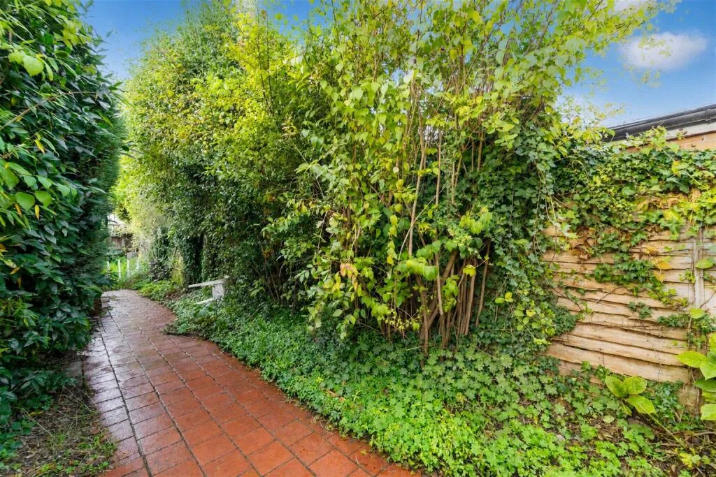 5 bedroom house for rent