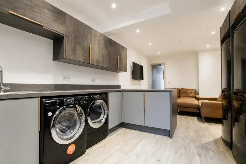 7 bedroom house for rent