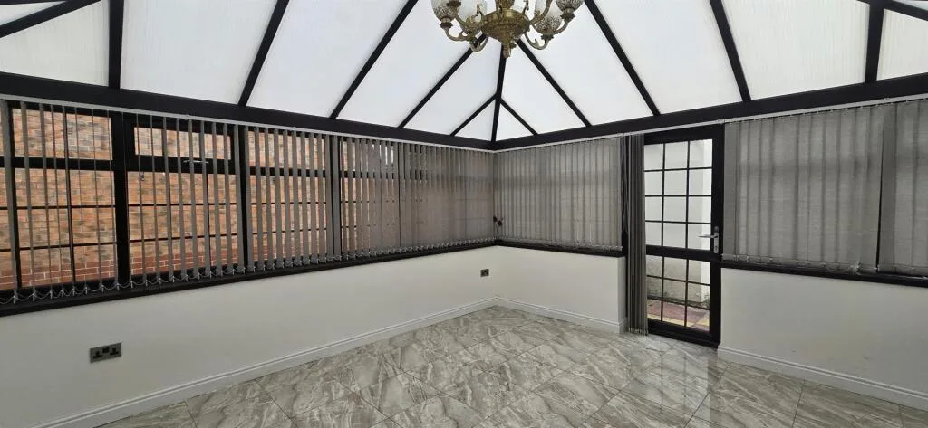 6 bedroom semi-detached house for rent