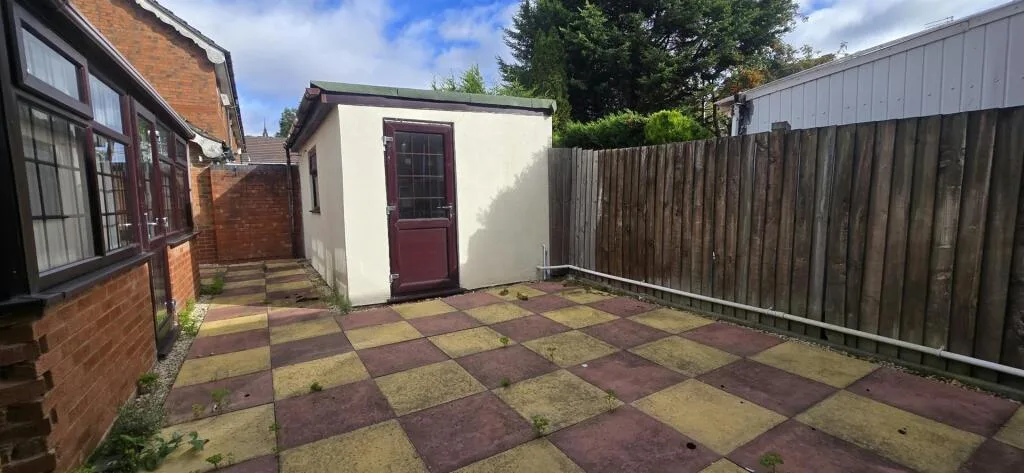 6 bedroom semi-detached house for rent
