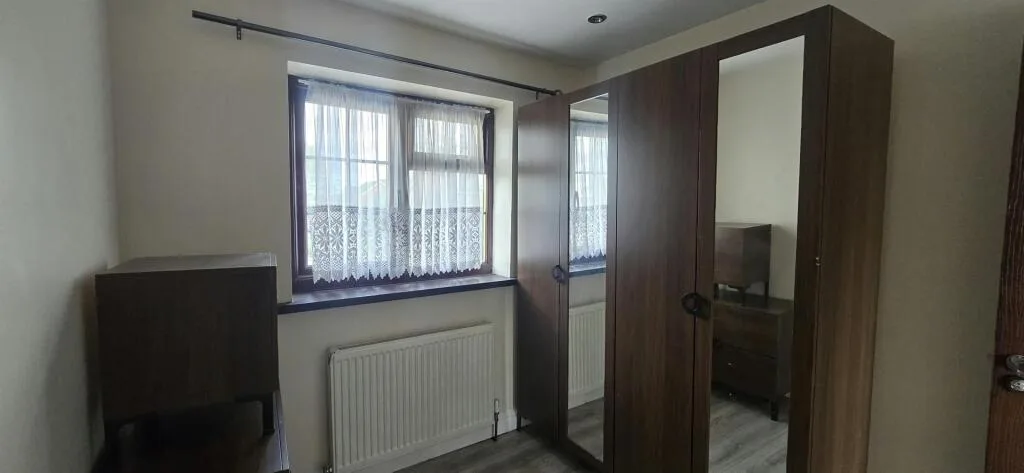 6 bedroom semi-detached house for rent