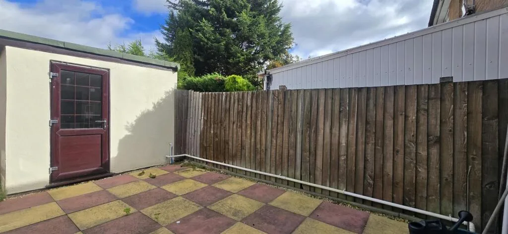 6 bedroom semi-detached house for rent