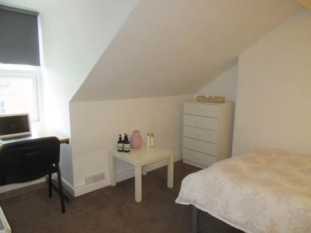 5 bedroom terraced house for rent