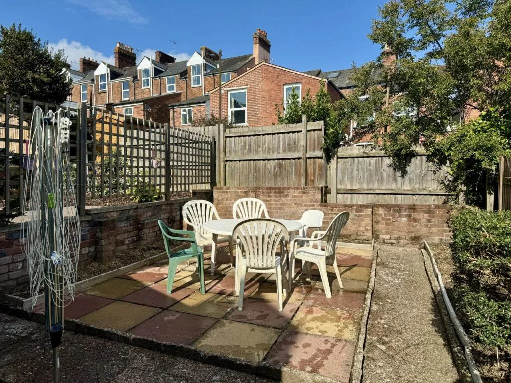 5 bedroom terraced house for rent