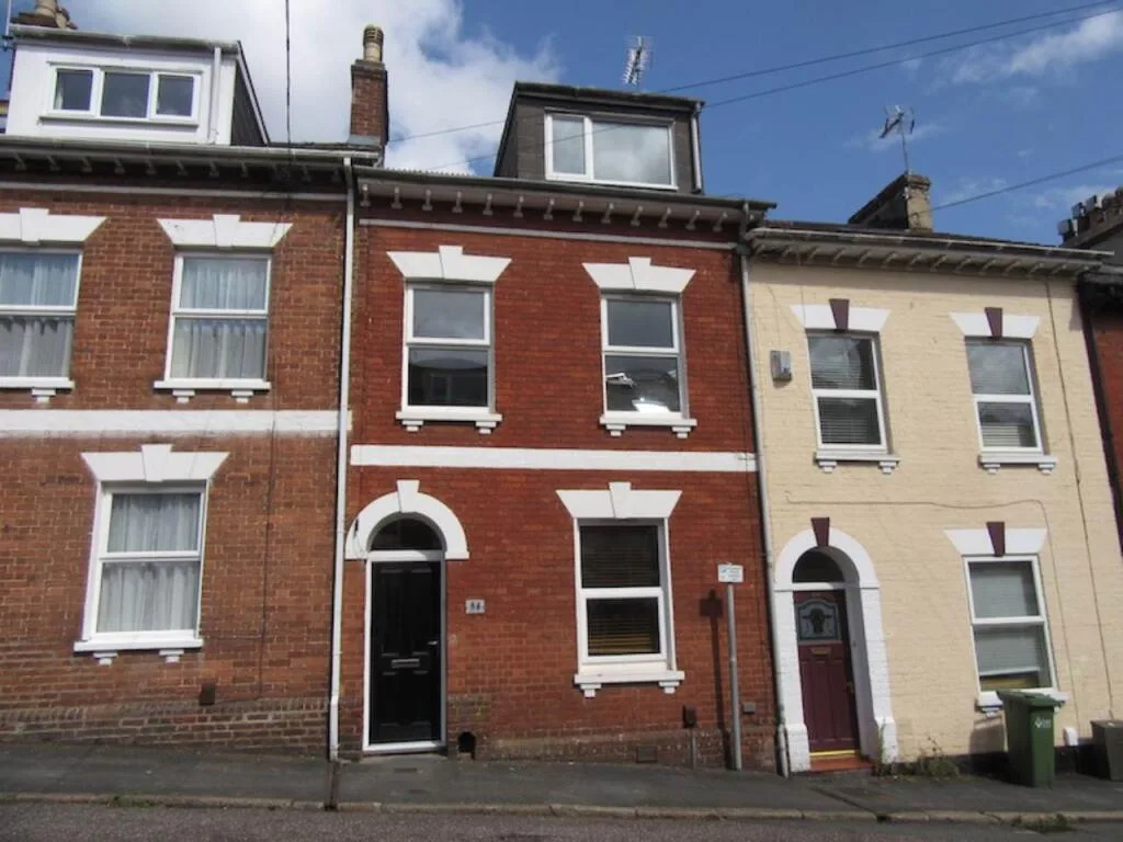5 bedroom terraced house for rent