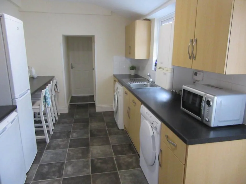 5 bedroom terraced house for rent
