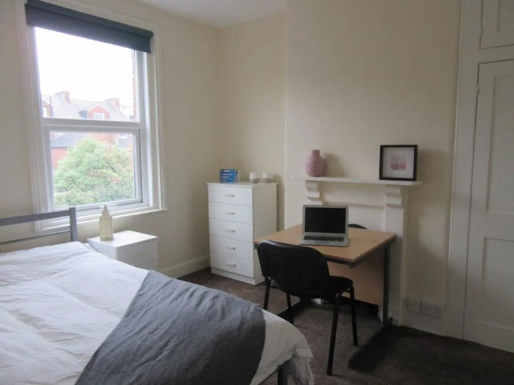 5 bedroom terraced house for rent
