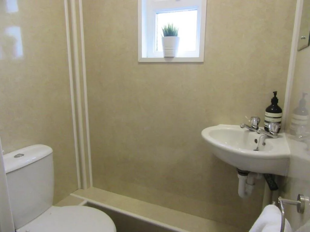 5 bedroom terraced house for rent