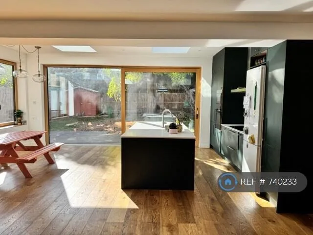 3 bedroom end of terrace house for rent