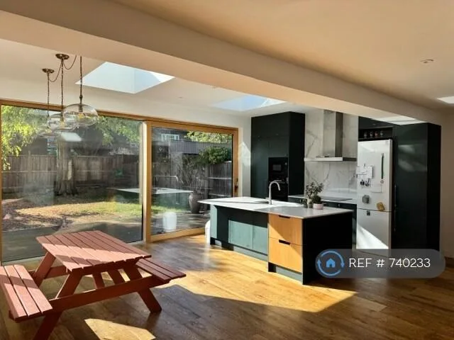 3 bedroom end of terrace house for rent