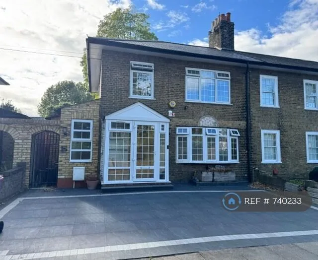 3 bedroom end of terrace house for rent