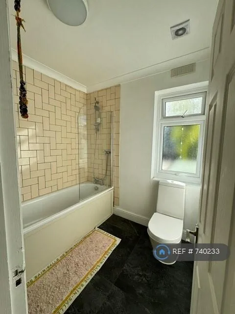 3 bedroom end of terrace house for rent