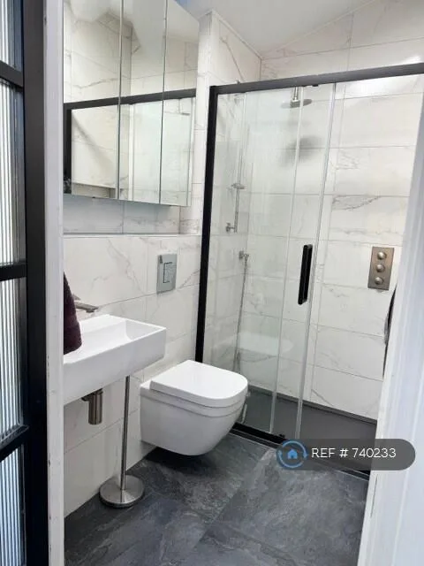 3 bedroom end of terrace house for rent