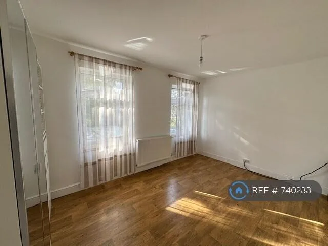 3 bedroom end of terrace house for rent