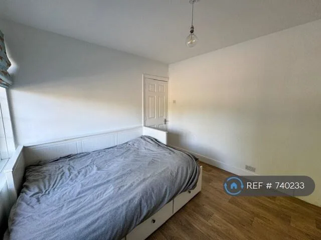 3 bedroom end of terrace house for rent